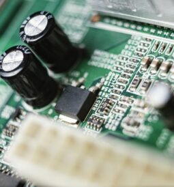 Naprawa elektroniki przemysłowej – klucz do zachowania ciągłości produkcji i ograniczenia przestojów
